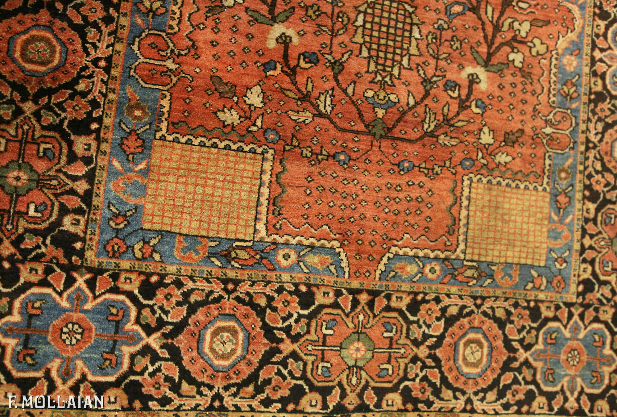 Antique Persian Saruk Farahan Rug n°:30592032